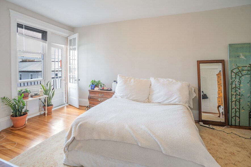 More Photos Of 16 Newhall St, Lynn Apartments For Sale