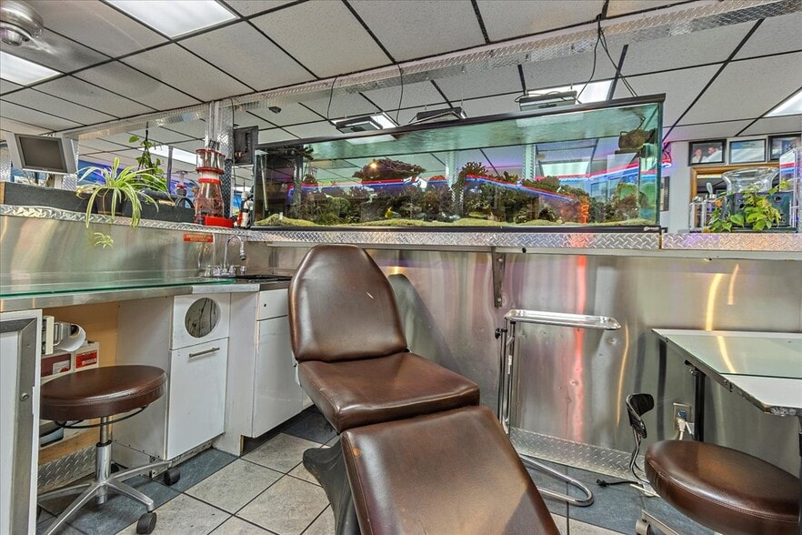 More Photos Of 11712 W Colfax Ave, Lakewood Freestanding For Lease