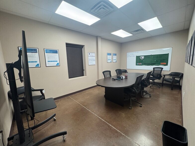 More Photos Of 12120 County 100 rd, Midland Manufacturing For Lease