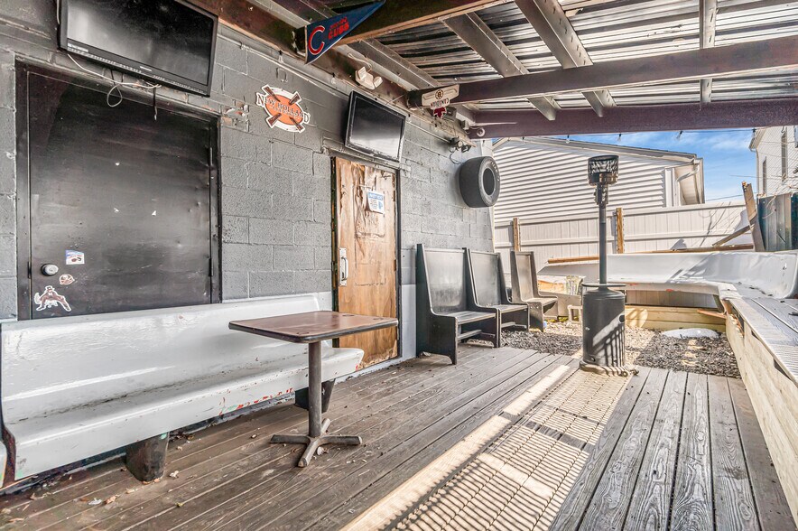 More Photos Of 192 Pine St, Bristol Restaurant For Sale