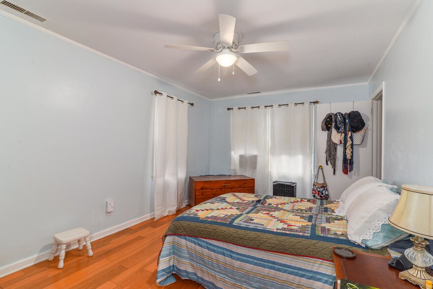 More Photos Of 145 Melrose Ave, Tryon Apartments For Sale