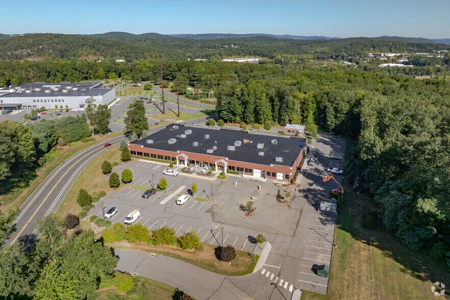 Primary Photo Of 111 Park Ridge Rd, Brookfield Light Manufacturing For Sale