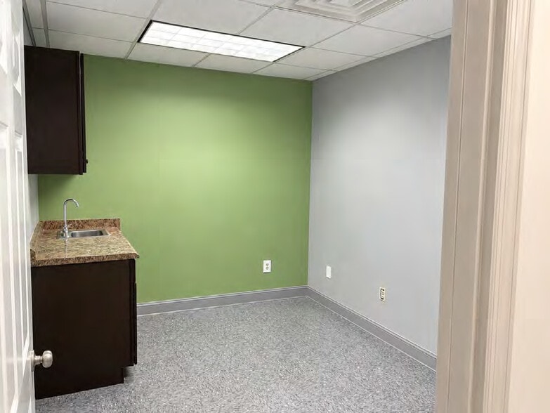 More Photos Of 504 - 506 Broadway, Bayonne Storefront Retail Office For Sale