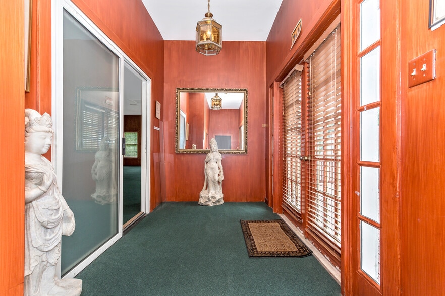 More Photos Of 16817 Germantown Rd, Germantown Schools For Sale