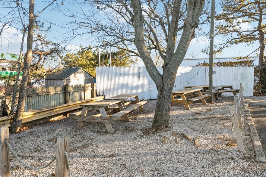 More Photos Of 20 County Road 39, Southampton Restaurant For Lease