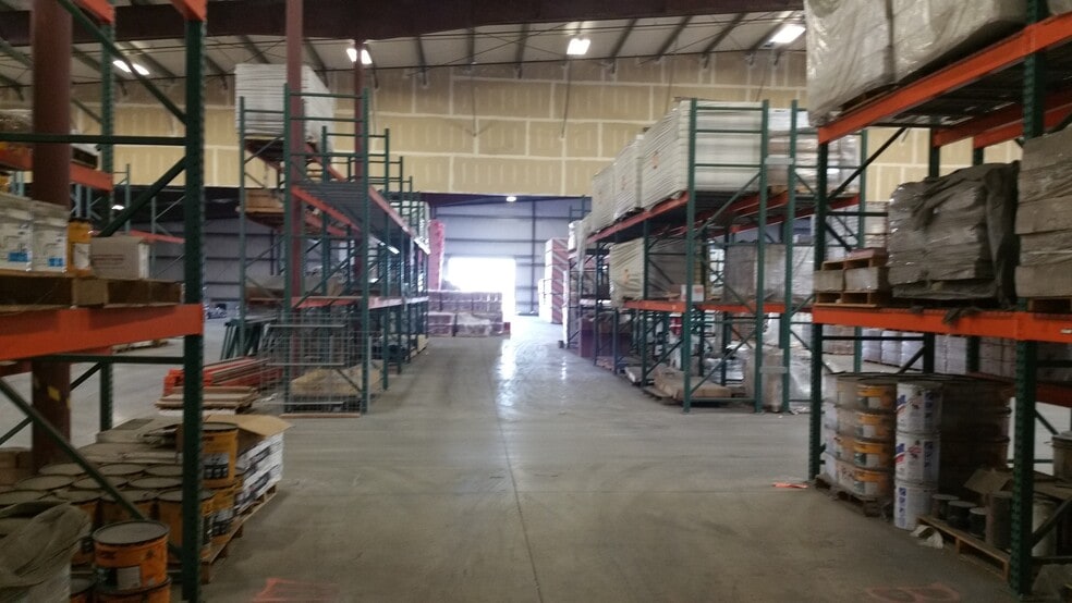 More Photos Of 3401 N Sillect Ave, Bakersfield Distribution For Lease