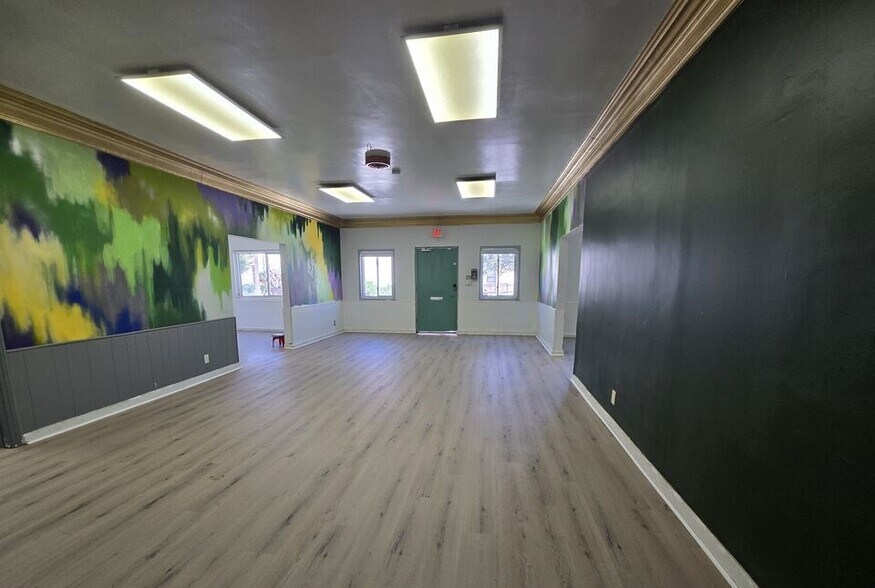 More Photos Of 175-177 S Robertson Blvd, Beverly Hills Storefront For Lease