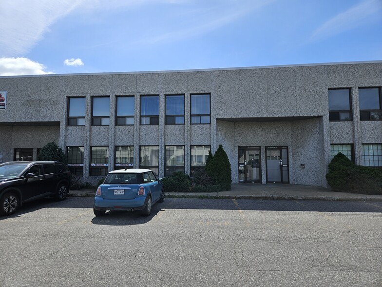 Primary Photo Of 2477 Rue Guénette, Saint-Laurent Industrial For Sale