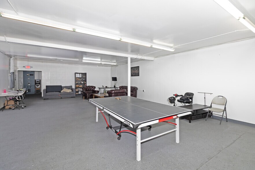 More Photos Of 8212-8214 San Fernando Rd, Sun Valley Light Distribution For Sale