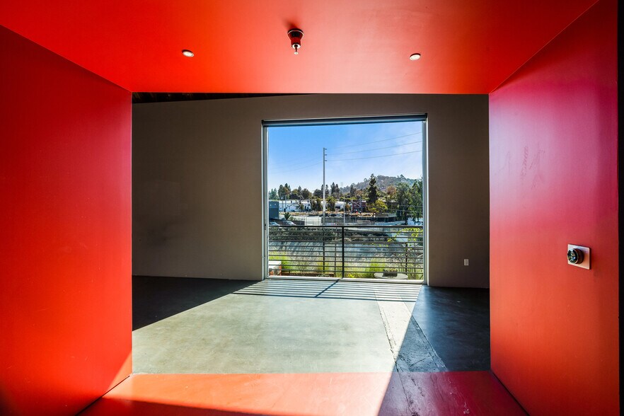 More Photos Of 3644 Eastham Dr, Culver City Loft Creative Space For Lease