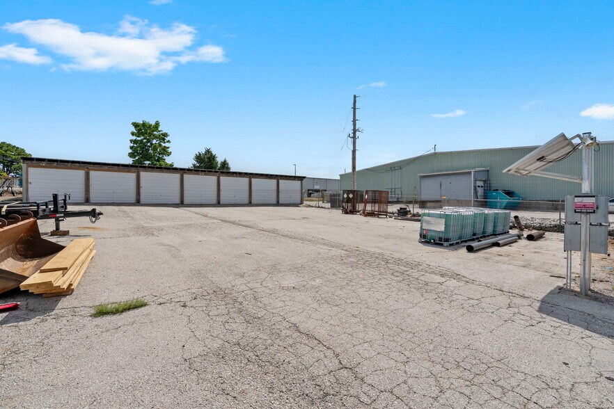 More Photos Of 2752 E Kearney St, Springfield Freestanding For Sale