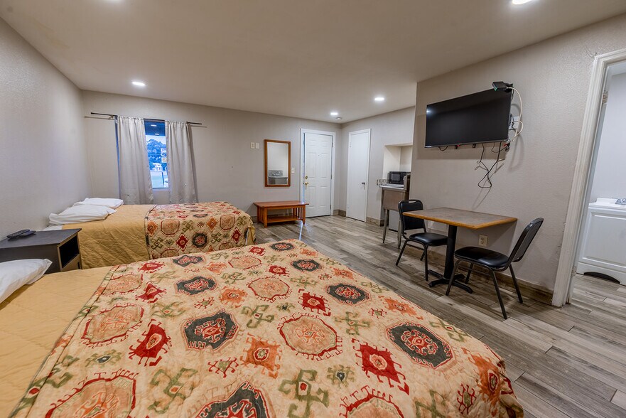 More Photos Of 1757 N Temple Ave, Starke Hotel For Sale