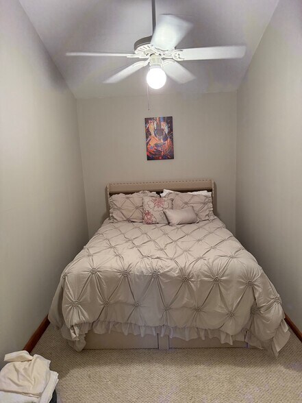 More Photos Of 3600 Riverside Dr, Crystal Lake Storefront Retail Residential For Sale