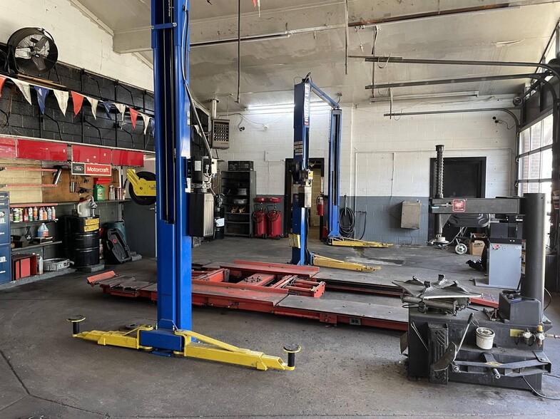 More Photos Of 4004 Hixson Pike, Chattanooga Service Station For Sale