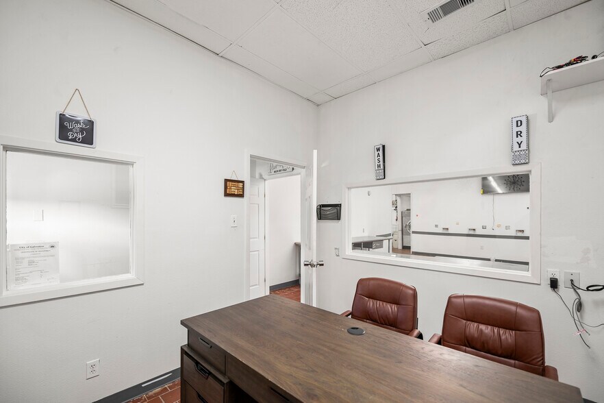 More Photos Of 1212 13th St, Galveston Light Distribution For Lease