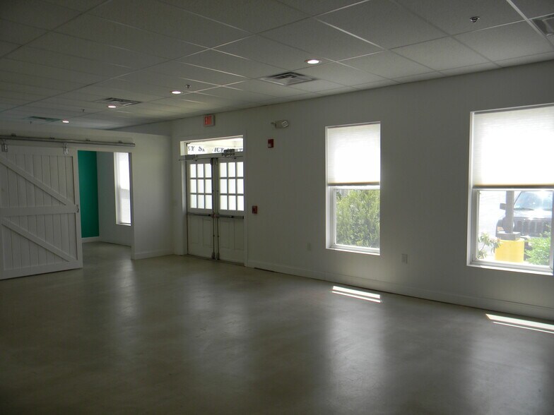 More Photos Of 195 Russell St, Hadley Medical For Lease