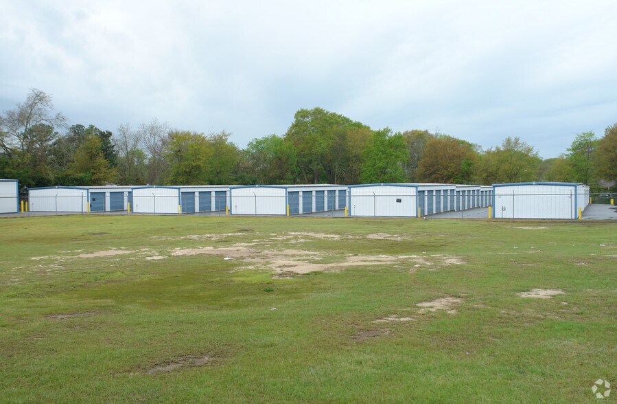 More Photos Of 2107 Floyd Rd, Columbus Self Storage For Lease