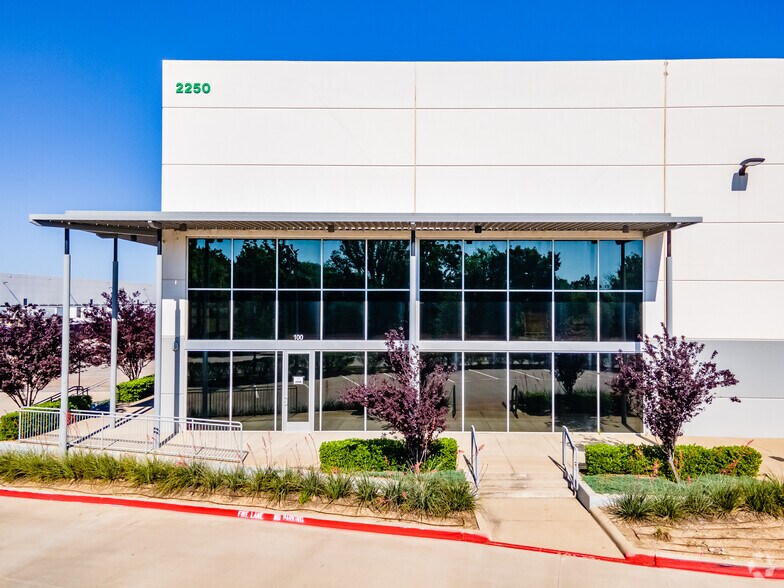More Photos Of 2250 Lion Country Pky, Grand Prairie Distribution For Lease