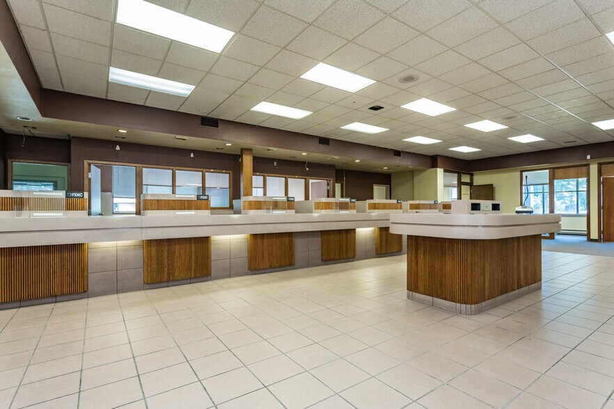 More Photos Of 1520 Washington Ave, Alton Bank For Sale