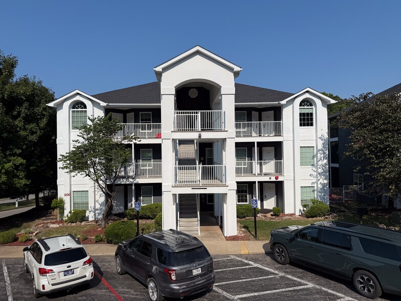 Primary Photo Of 3165 Falls Pky, Branson Hotel For Sale