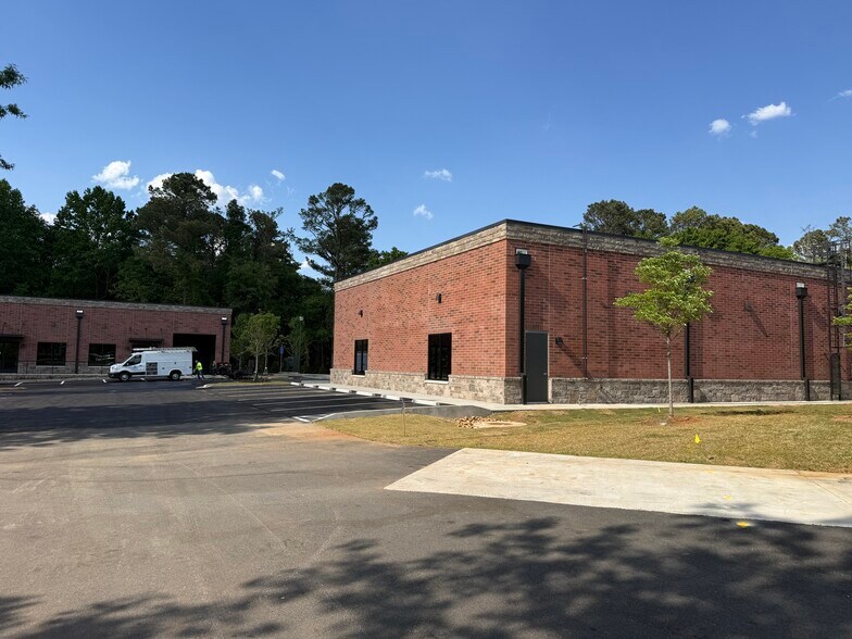 More Photos Of 11285 Highway 92, Woodstock Freestanding For Lease