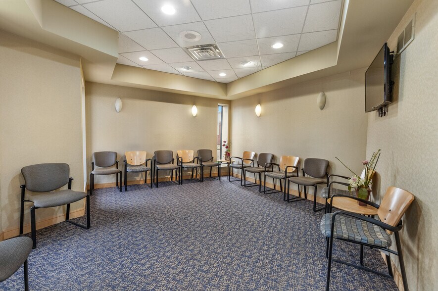 More Photos Of 24548 W Warren St, Dearborn Heights Medical For Sale