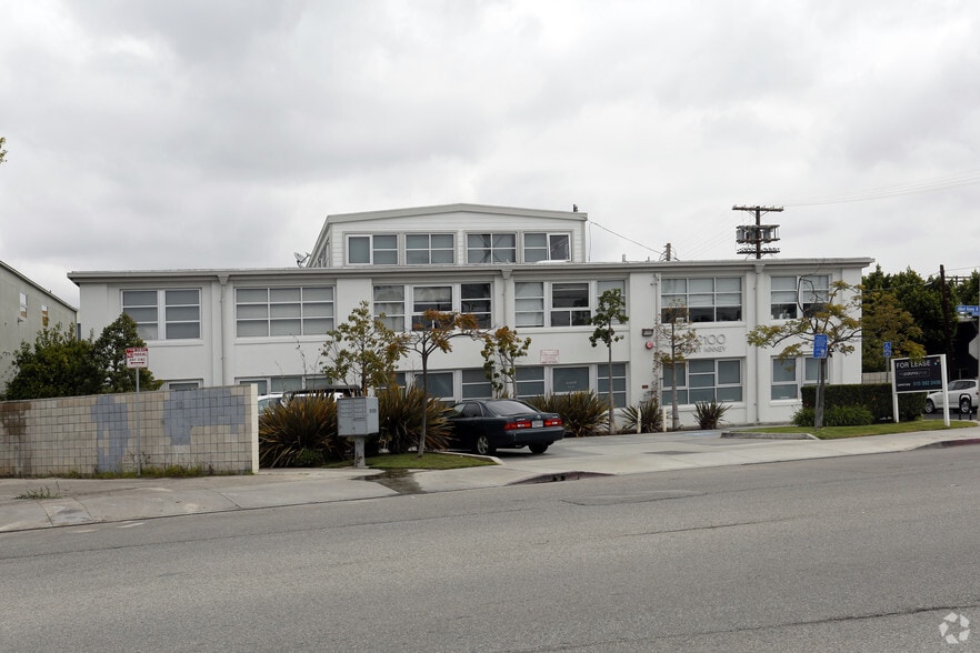 More Photos Of 2100 Abbot Kinney Blvd, Venice Office For Lease