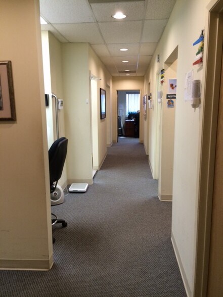 More Photos Of 17175 SW Tualatin Valley Hwy, Beaverton Medical For Lease