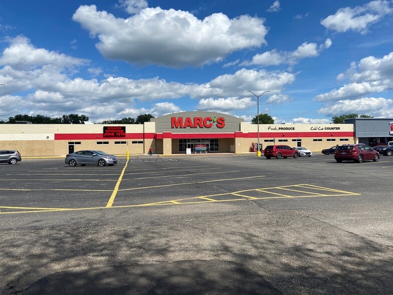 Primary Photo Of 241 N Wooster Rd, Barberton Unknown For Lease
