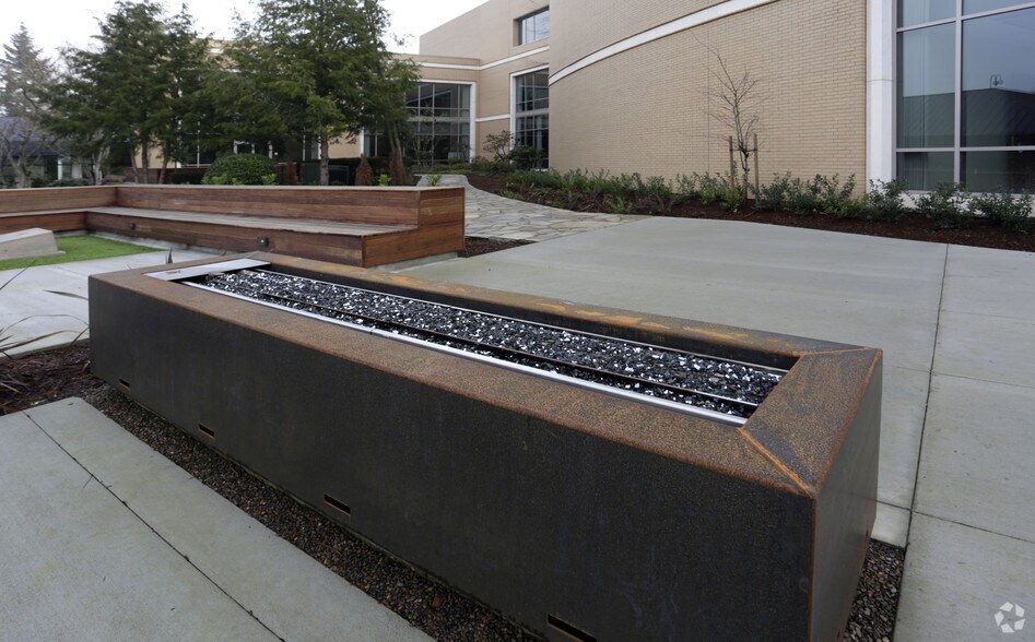 More Photos Of 5505 NE Moore Ct, Hillsboro Office For Sale