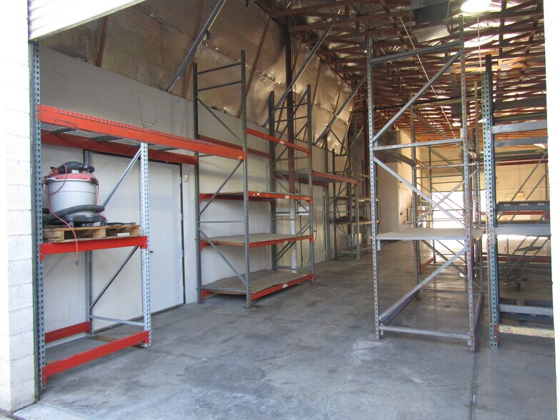 More Photos Of 209 E Brooks Ave, North Las Vegas Distribution For Lease