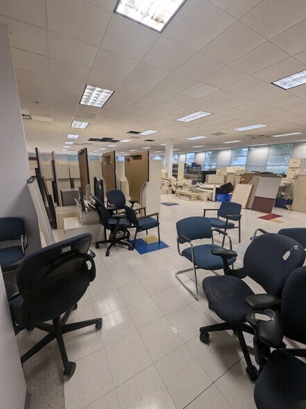 More Photos Of 2800 Duncan Rd, Lafayette Manufacturing For Lease