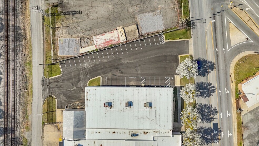 More Photos Of 1109 E Ozark Ave, Gastonia Warehouse For Lease