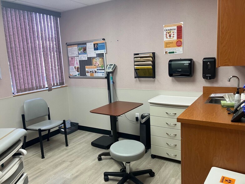 More Photos Of 17 Wells St, Westerly Medical For Lease
