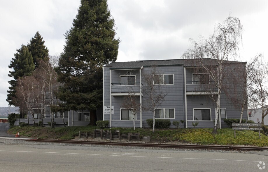 More Photos Of 2100 Embarcadero, Oakland Office For Lease