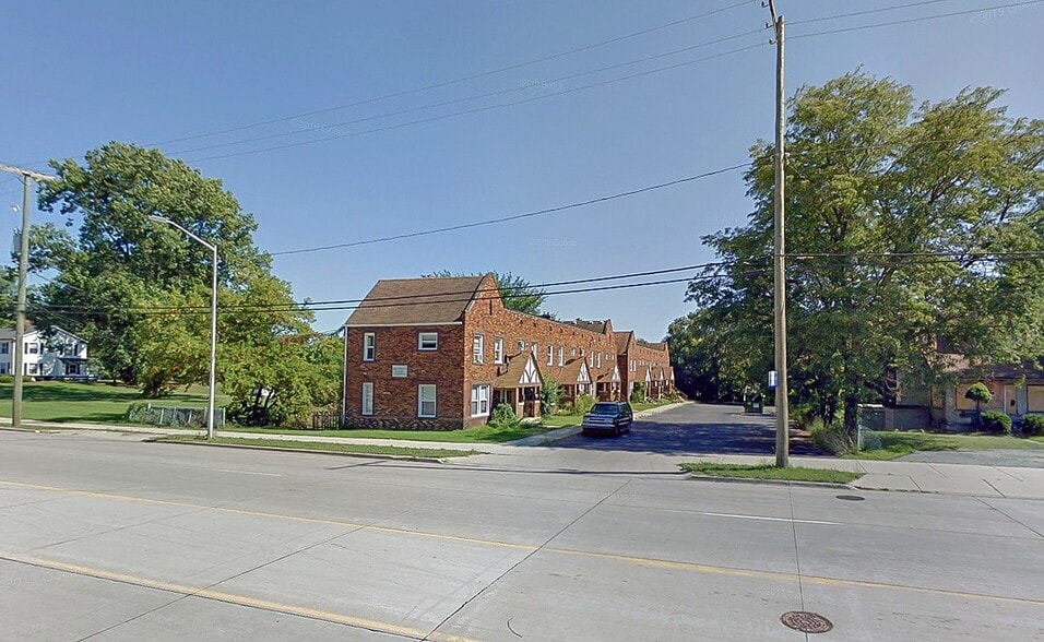 More Photos Of 25 Maynard Ct, Pontiac Apartments For Sale