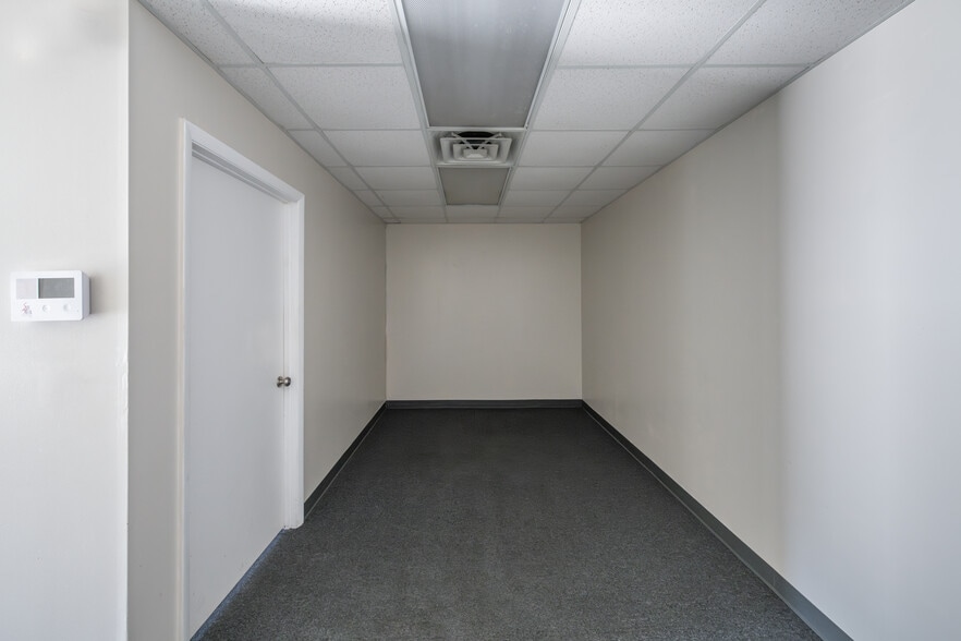 More Photos Of 4850 Collins Rd, Jacksonville Warehouse For Lease