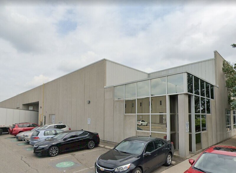 More Photos Of 21-23 Kodiak Cres, Toronto Warehouse For Lease