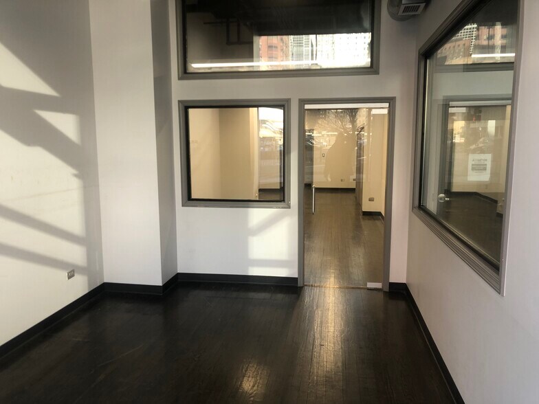 More Photos Of 161 W Harrison St, Chicago Apartments For Lease