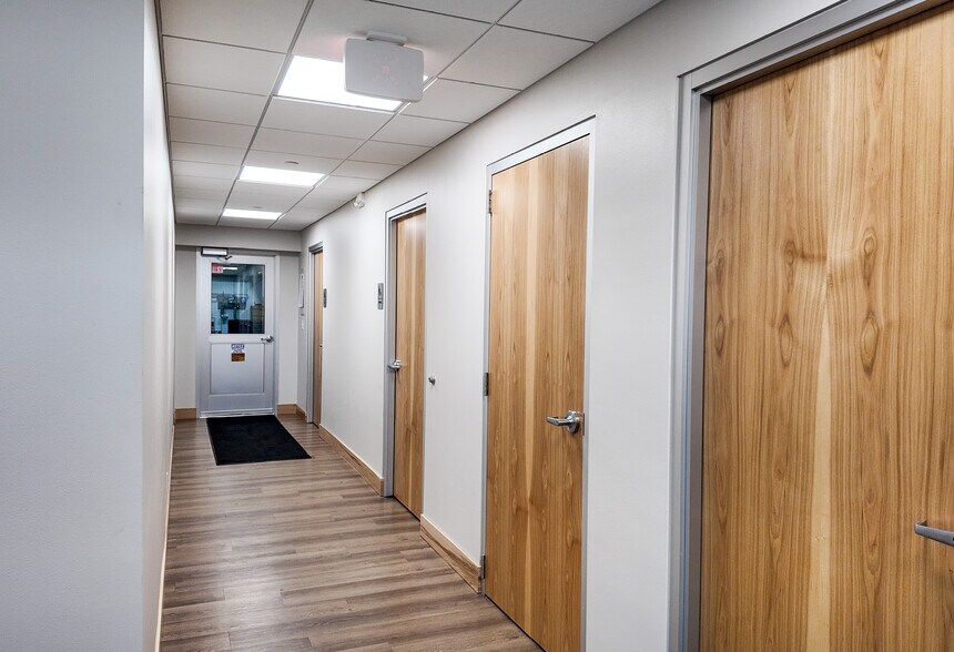 More Photos Of 100 Quality Park Dr, Beresford Manufacturing For Sale