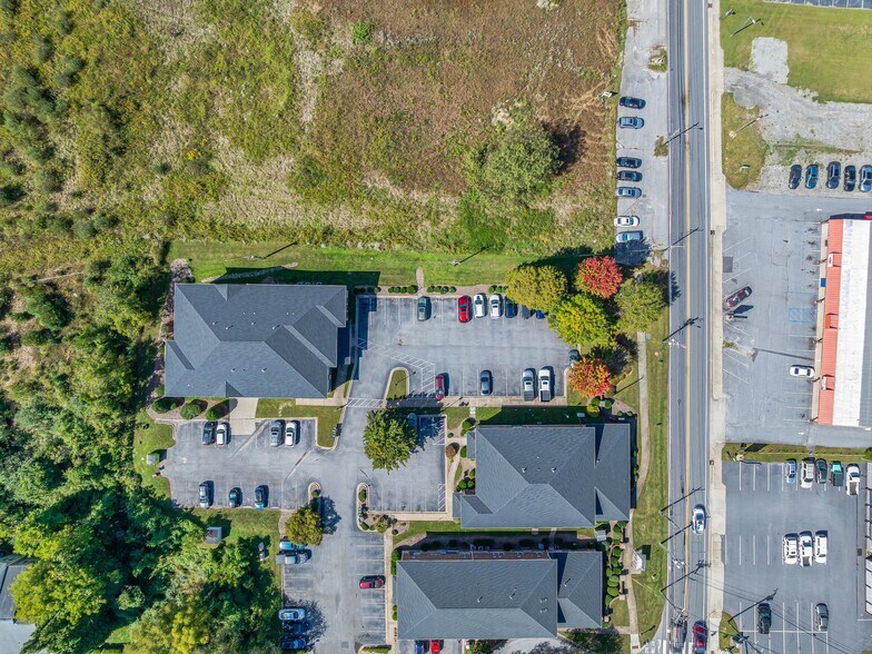 More Photos Of 120 Chadwick Square Ct, Hendersonville Medical For Lease