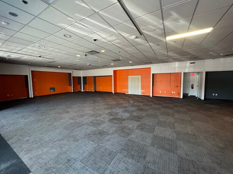 More Photos Of 721-729 Main St, West Dundee Unknown For Lease