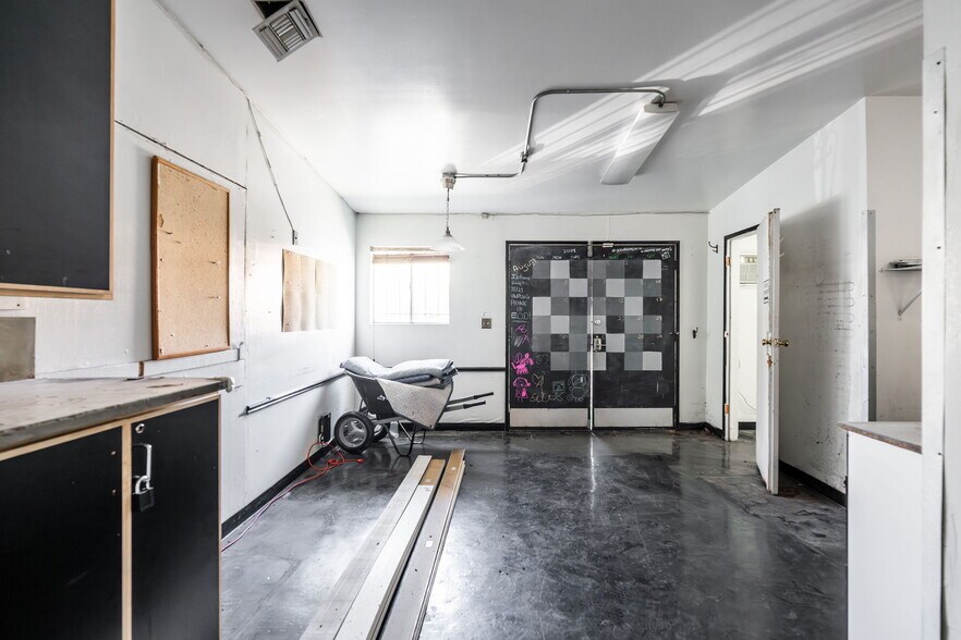 More Photos Of 723-727 N Fairfax Ave, Los Angeles General Retail For Lease