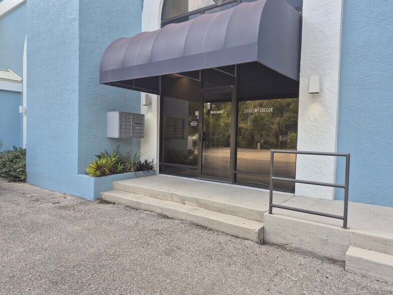 More Photos Of 2080 McGregor Blvd, Fort Myers Office For Lease