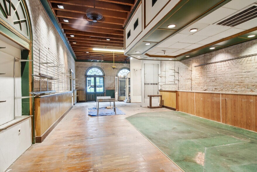 More Photos Of 627 Toulouse St, New Orleans Apartments For Lease