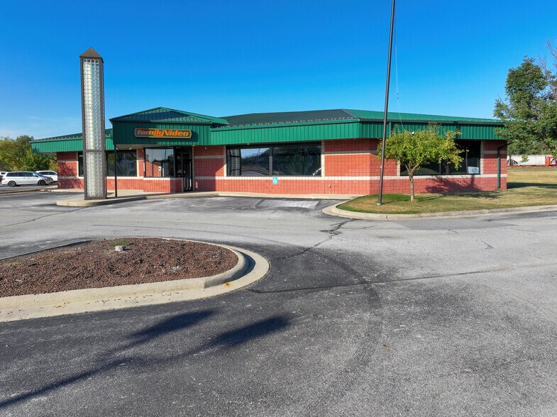 More Photos Of 3105 S 9th St, Lafayette Freestanding For Lease