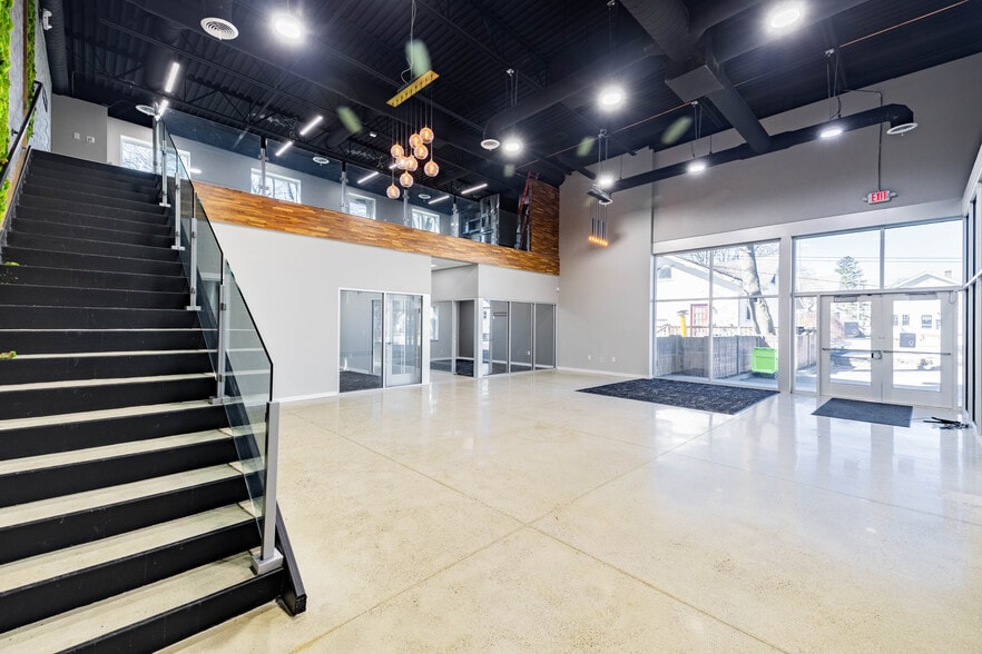 More Photos Of 311 W University Dr, Rochester Freestanding For Lease