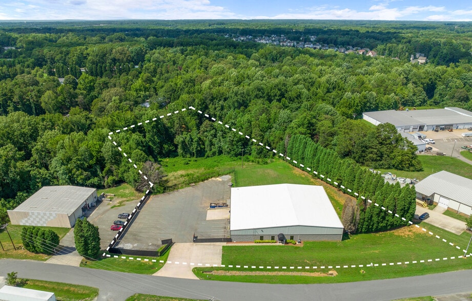 More Photos Of 152 S Iredell Industrial Park Rd, Mooresville Light Manufacturing For Lease