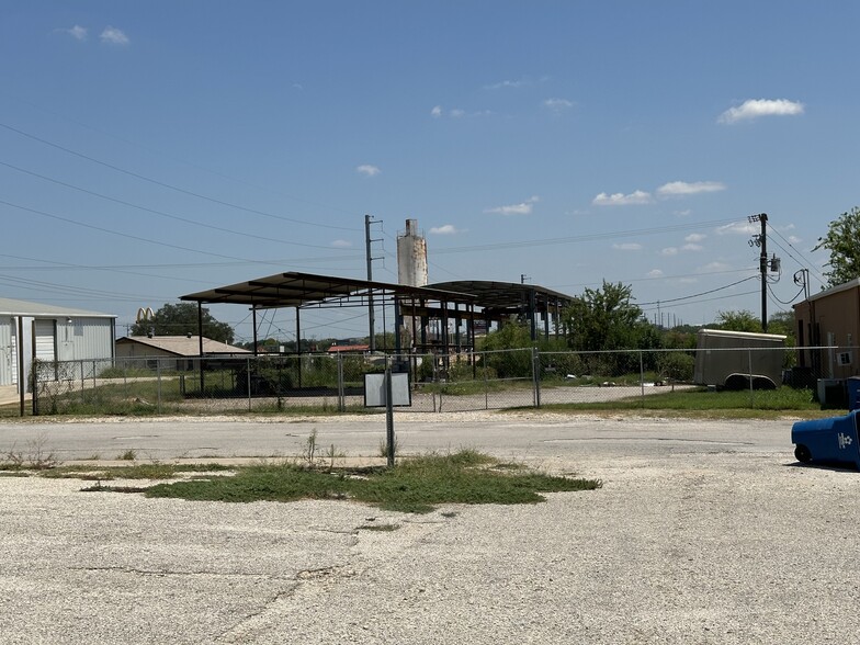 Primary Photo Of 103 Turner Ln, Floresville Light Distribution For Lease