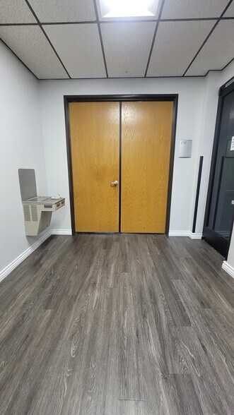 More Photos Of 17742-17750 Sherman Way, Reseda Medical For Lease